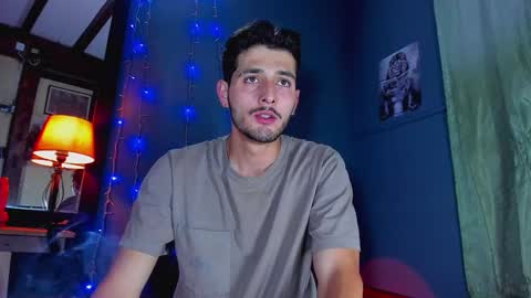 Snapshot of alejo_323__ chatting on January 27, 2:31 am alejo_323__ online show from January 27, 2:31 am