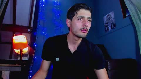 Snapshot of alejo_323__ chatting on February 8, 3:52 am alejo_323__ online show from February 8, 3:52 am
