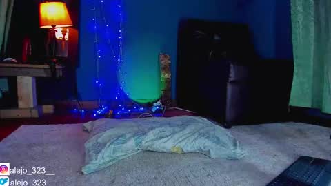 Snapshot of alejo_323__ chatting on March 4, 4:17 am alejo_323__ online show from March 4, 4:17 am
