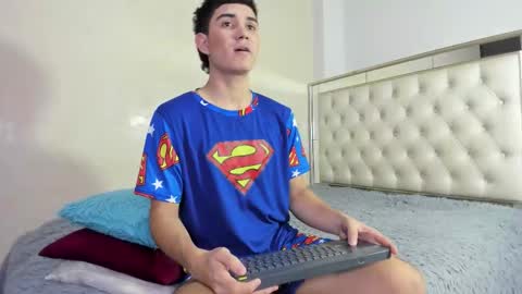 alejo_gray1 online show from November 15, 3:26 am