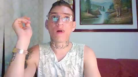 Snapshot of alejo_ken807856 chatting on July 9, 1:53 am alejo online show from July 9, 1:53 am