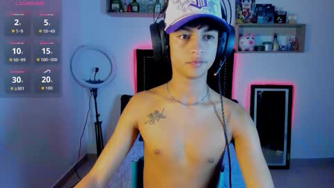 Snapshot of alejoo_storms chatting on November 15, 7:49 am alejo online show from November 15, 7:49 am