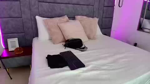 Snapshot of aleka_williams_ chatting on September 9, 12:59 pm aleka_williams_ online show from September 9, 12:59 pm