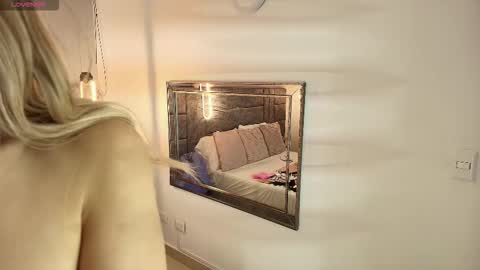 Snapshot of aleka_williams_ chatting on October 31, 5:58 pm aleka_williams_ online show from October 31, 5:58 pm