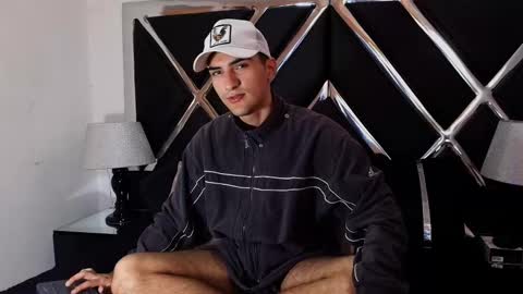 Alek online show from October 24, 7:32 pm