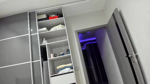aleks_brown online show from June 24, 8:52 pm