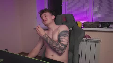 Snapshot of aleks_fisher chatting on November 30, 10:58 pm Alex and Linar online show from November 30, 10:58 pm