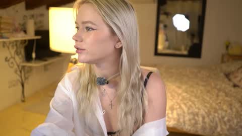 Snapshot of aleksalore chatting on November 20, 4:23 am Lexi online show from November 20, 4:23 am