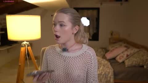 Snapshot of aleksalore chatting on November 26, 4:13 am Lexi online show from November 26, 4:13 am