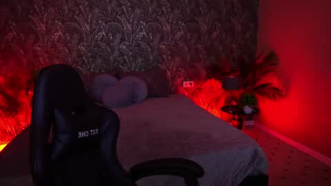 aleksaloree online show from June 10, 12:22 am