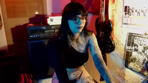 Snapshot of aleksanoir chatting on January 21, 3:48 am AleksaNoir online show from January 21, 3:48 am