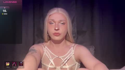 Snapshot of alena_dubai chatting on March 11, 3:56 am ALENA INDEPENDENT MODEL online show from March 11, 3:56 am