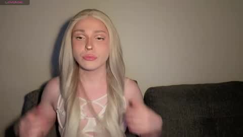 Snapshot of alena_dubai chatting on March 23, 4:05 am ALENA INDEPENDENT MODEL online show from March 23, 4:05 am