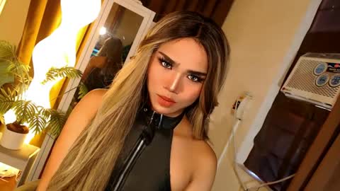 alenajones online show from May 6, 1:25 am