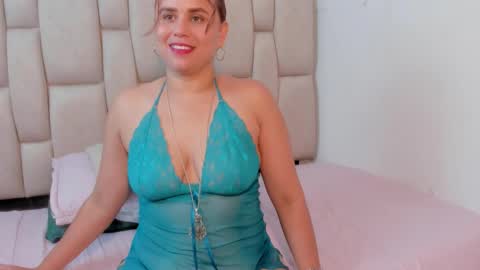 alennax online show from February 2, 12:15 pm