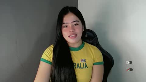 Snapshot of alesha_vibe_me chatting on February 4, 1:17 pm alesha_vibe_me online show from February 4, 1:17 pm