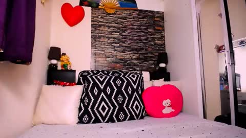 Snapshot of alesiasensual chatting on November 4, 8:57 am AlesiaSensual online show from November 4, 8:57 am