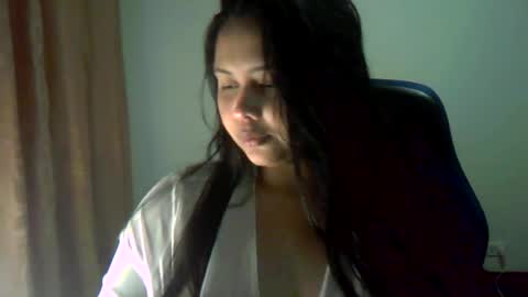 Snapshot of alessandra_cuteandhorny chatting on June 28, 11:11 pm Alicee online show from June 28, 11:11 pm