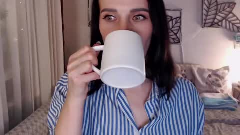 Snapshot of alessandra_foxy chatting on December 14, 7:03 pm Sandra online show from December 14, 7:03 pm