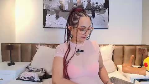 Snapshot of alessandraleroy chatting on June 15, 12:29 pm Alessandra online show from June 15, 12:29 pm
