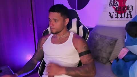 Snapshot of alessandro_vanni chatting on June 9, 3:40 am Alessandro Vanni online show from June 9, 3:40 am