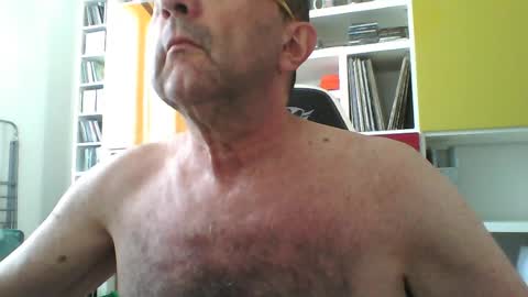 Snapshot of alessandroalexx chatting on June 18, 11:47 am Daddy Alexx online show from June 18, 11:47 am