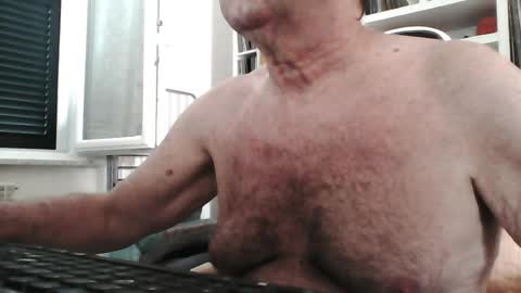 Snapshot of alessandroalexx chatting on August 8, 9:22 am Daddy Alexx online show from August 8, 9:22 am