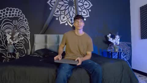 Snapshot of alessiovitale chatting on November 5, 12:38 pm Alessio online show from November 5, 12:38 pm