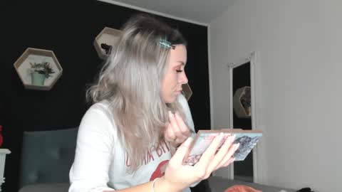 Snapshot of alesys69 chatting on December 8, 10:47 pm alesys69 online show from December 8, 10:47 pm