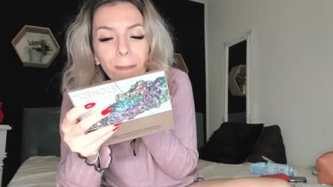 Snapshot of alesys69 chatting on December 23, 12:35 am alesys69 online show from December 23, 12:35 am