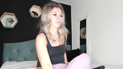 Snapshot of alesys69 chatting on January 1, 11:51 pm alesys69 online show from January 1, 11:51 pm