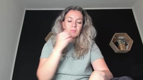 Snapshot of alesys69 chatting on September 20, 11:17 pm alesys69 online show from September 20, 11:17 pm