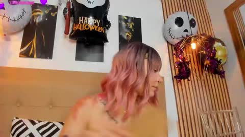 Snapshot of alesziarose chatting on October 14, 7:25 pm Aleszia online show from October 14, 7:25 pm