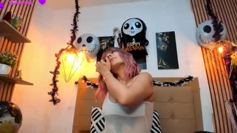 Snapshot of alesziarose chatting on October 18, 7:25 pm Aleszia online show from October 18, 7:25 pm