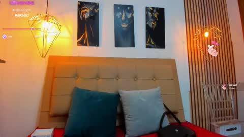 Snapshot of alesziarose chatting on November 2, 7:27 pm Aleszia online show from November 2, 7:27 pm