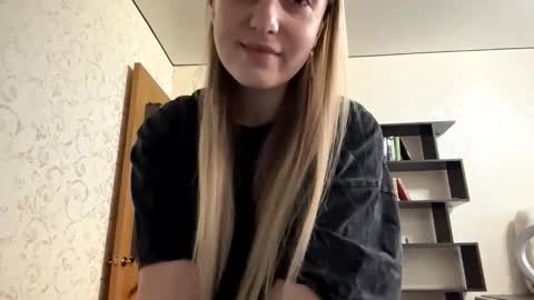 Snapshot of alethapalmerino chatting on December 15, 6:39 am April online show from December 15, 6:39 am