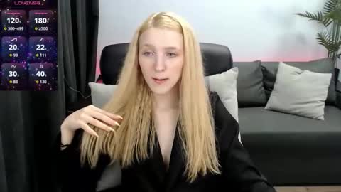 Snapshot of aletta_pearl chatting on June 3, 7:11 am aletta_pearl online show from June 3, 7:11 am