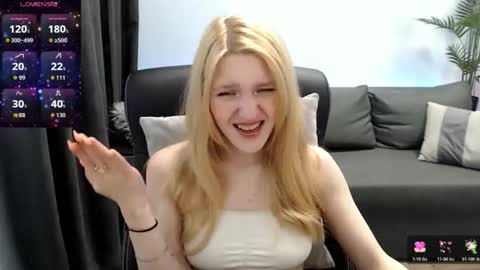 Snapshot of aletta_pearl chatting on June 6, 7:57 am aletta_pearl online show from June 6, 7:57 am