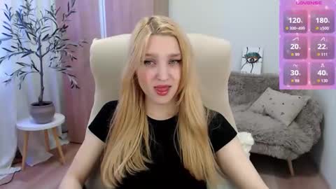 Snapshot of aletta_pearl chatting on June 11, 8:01 am aletta_pearl online show from June 11, 8:01 am