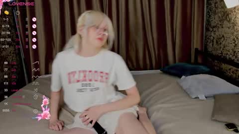 Snapshot of alettaeve chatting on September 22, 3:14 pm Lola online show from September 22, 3:14 pm