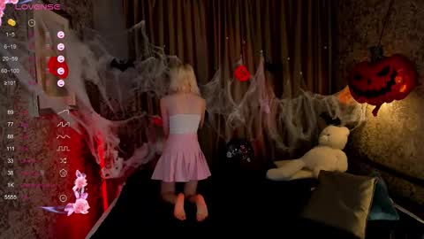 Snapshot of alettaeve chatting on October 22, 2:50 pm Lola online show from October 22, 2:50 pm