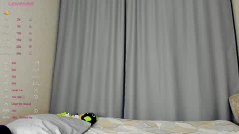 alettaevee online show from February 7, 12:25 am