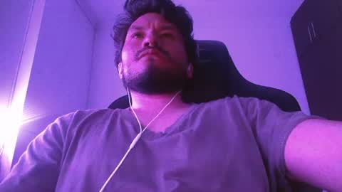 Snapshot of alevil_97 chatting on July 18, 4:49 am Alejo online show from July 18, 4:49 am