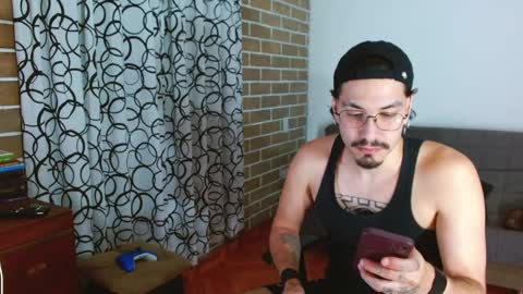 Snapshot of aleviz chatting on February 15, 7:51 am aleviz online show from February 15, 7:51 am