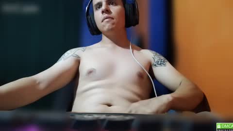 Snapshot of alex0397 chatting on December 28, 2:11 am alex0397 online show from December 28, 2:11 am