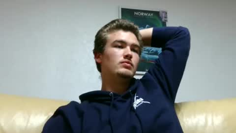 Snapshot of alex83530 chatting on December 4, 6:17 pm Alex83530 online show from December 4, 6:17 pm