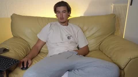 Snapshot of alex83530 chatting on October 26, 8:42 am Alex83530 online show from October 26, 8:42 am