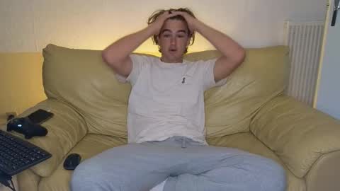 Snapshot of alex83530 chatting on November 9, 10:13 am Alex83530 online show from November 9, 10:13 am