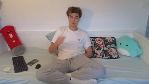 Alex83530 online show from December 16, 8:30 am