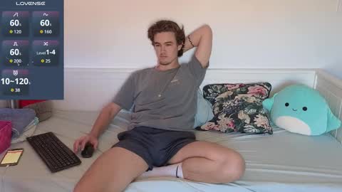 Snapshot of alex83530 chatting on February 26, 8:46 am Alex83530 online show from February 26, 8:46 am